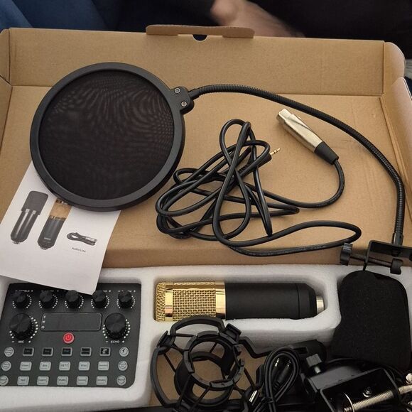 💲2️⃣0️⃣ Bundled ✔️All-In-One Podcast Device Bundle with Gold Microphone - Picture 11 of 13